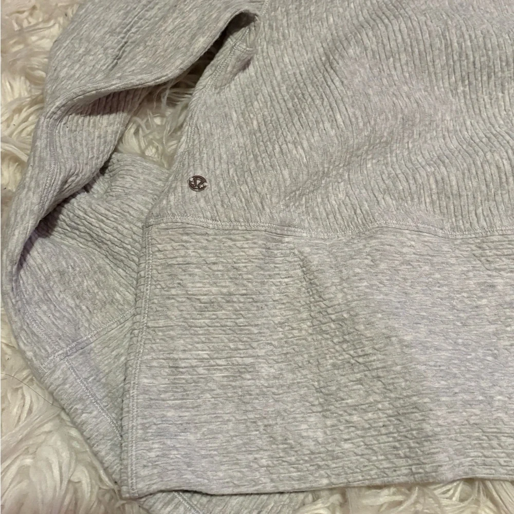 Lululemon Textured Hoodie Pullover Gray Oversized Small Cropped
